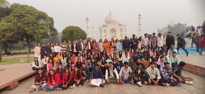 वीसोच काॅलेज सियाट के विद्यार्थियों ने ताजमहल की सुंदरता का लिया नजारा एवं ब्रज के मंदिर बांके बिहारी के किए दर्शन..